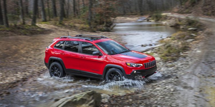Jeep Cherokee aparece de "cara lavada" em Detroit! 50