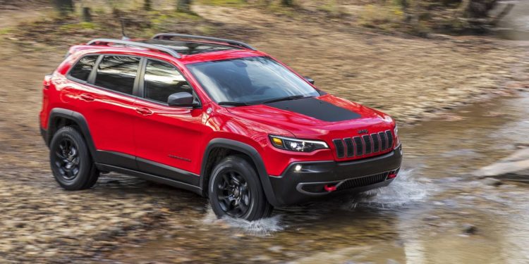 Jeep Cherokee aparece de "cara lavada" em Detroit! 52