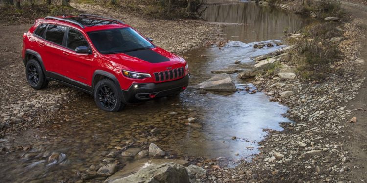 Jeep Cherokee aparece de "cara lavada" em Detroit! 53
