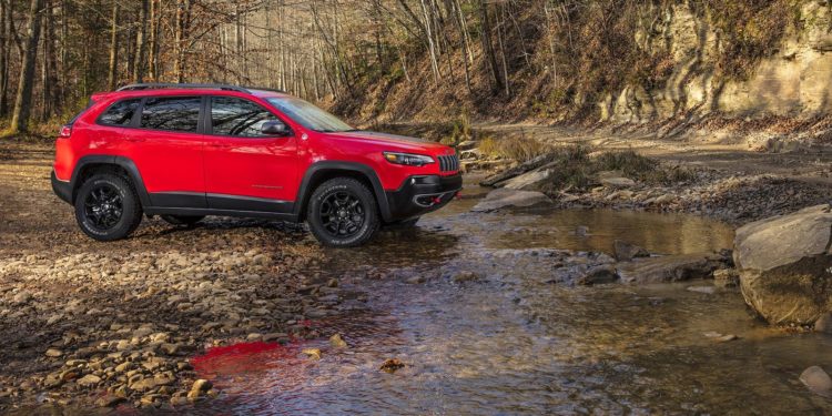 Jeep Cherokee aparece de "cara lavada" em Detroit! 54