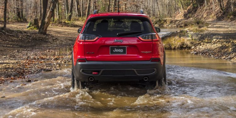 Jeep Cherokee aparece de "cara lavada" em Detroit! 46