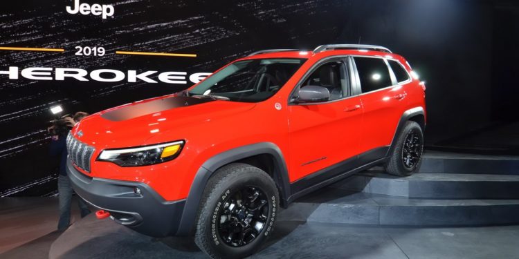 Jeep Cherokee aparece de "cara lavada" em Detroit! 67