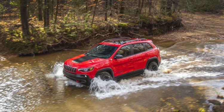 Jeep Cherokee aparece de "cara lavada" em Detroit! 45