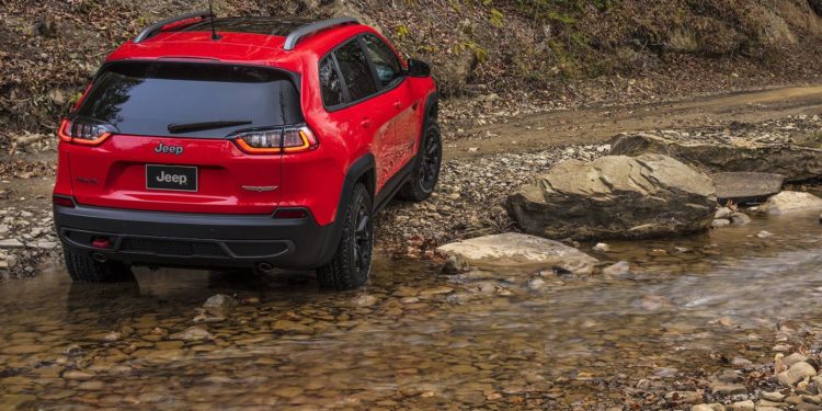 Jeep Cherokee aparece de "cara lavada" em Detroit! 43
