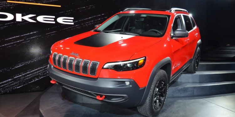 Jeep Cherokee aparece de "cara lavada" em Detroit! 66