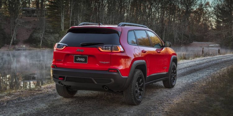 Jeep Cherokee aparece de "cara lavada" em Detroit! 31