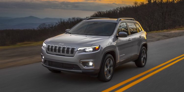 Jeep Cherokee aparece de "cara lavada" em Detroit! 30