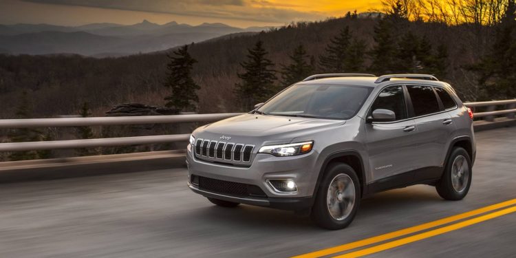 Jeep Cherokee aparece de "cara lavada" em Detroit! 29