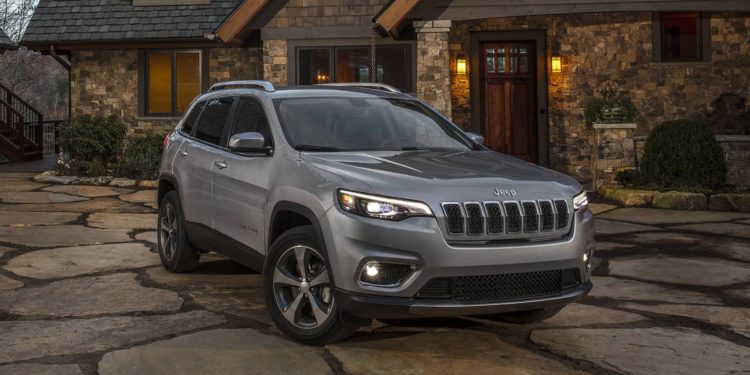 Jeep Cherokee aparece de "cara lavada" em Detroit! 28