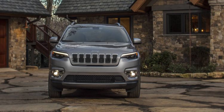 Jeep Cherokee aparece de "cara lavada" em Detroit! 20