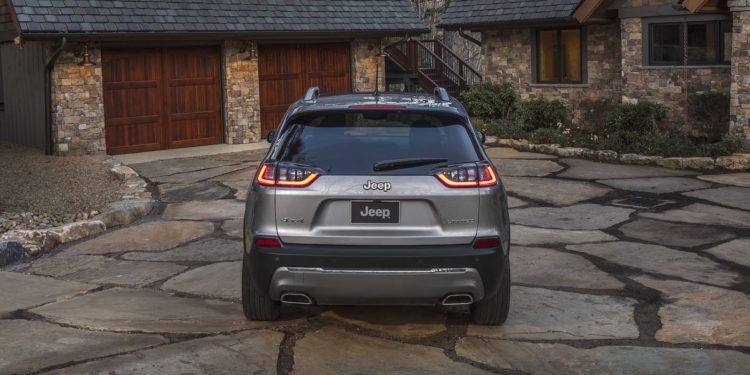 Jeep Cherokee aparece de "cara lavada" em Detroit! 21