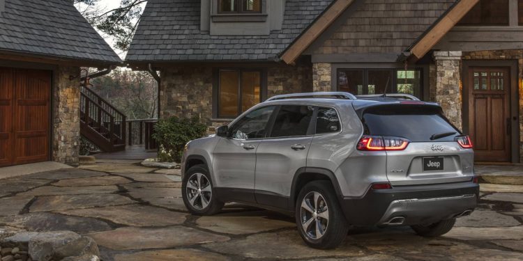 Jeep Cherokee aparece de "cara lavada" em Detroit! 22