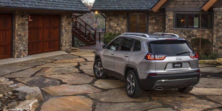 Jeep Cherokee aparece de "cara lavada" em Detroit! 25
