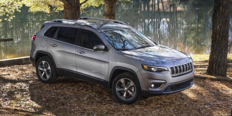 Jeep Cherokee aparece de "cara lavada" em Detroit! 26