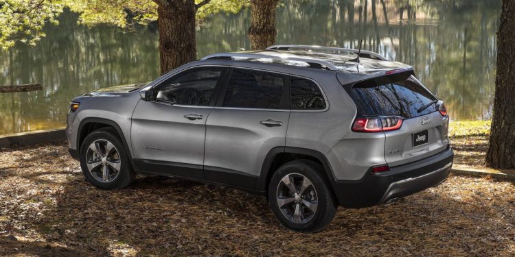 Jeep Cherokee aparece de "cara lavada" em Detroit! 19