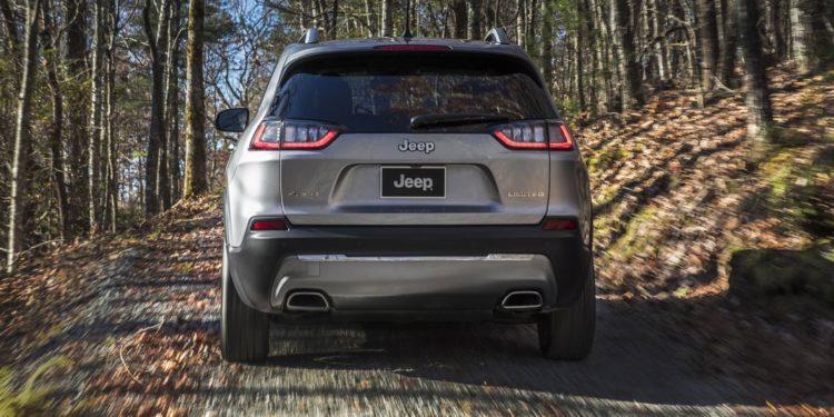 Jeep Cherokee aparece de "cara lavada" em Detroit! 16