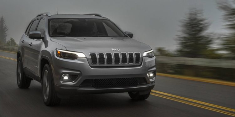 Jeep Cherokee aparece de "cara lavada" em Detroit! 15