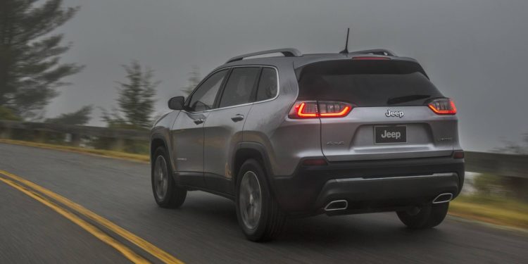 Jeep Cherokee aparece de "cara lavada" em Detroit! 14