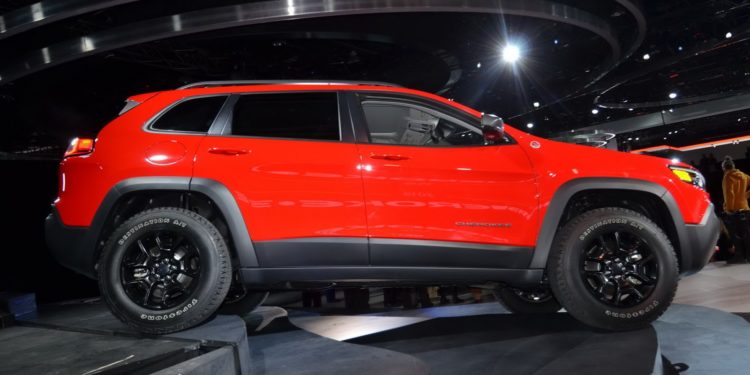 Jeep Cherokee aparece de "cara lavada" em Detroit! 63