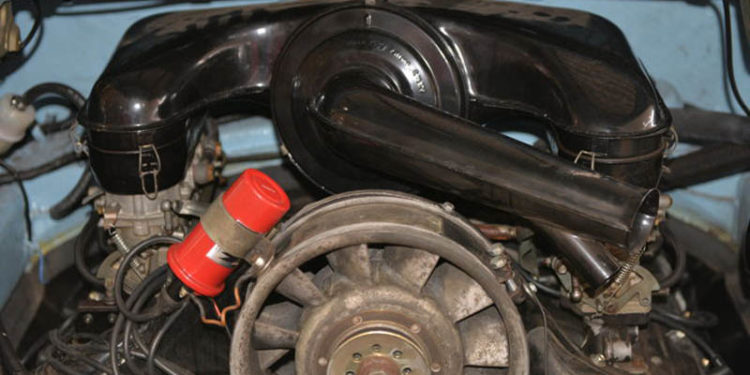 Este Porsche 911 de 1970 com as cores da Gulf vai a leilão! 23