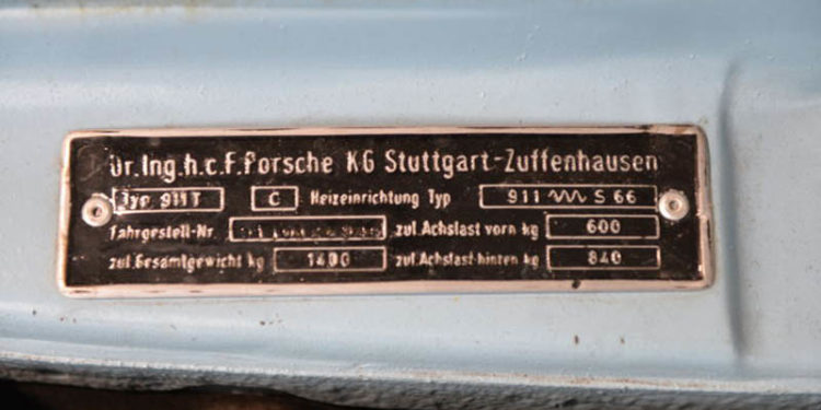 Este Porsche 911 de 1970 com as cores da Gulf vai a leilão! 13