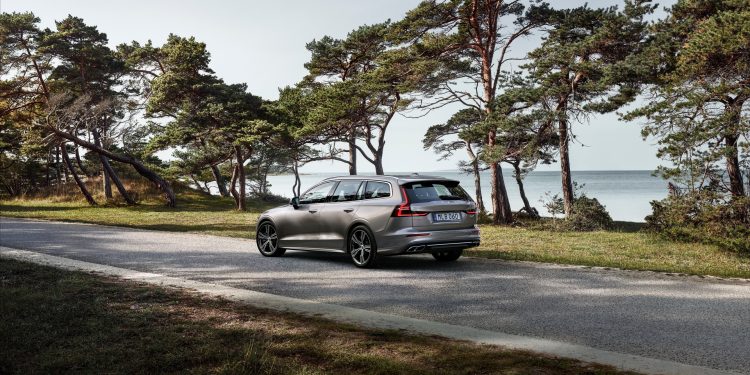 A Nova Volvo V60 chega este verão com versão Cross Country prevista! 13