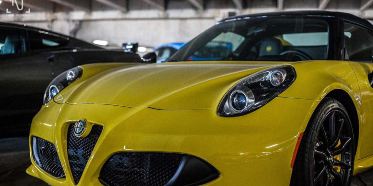 Estes Supercarros estão parqueados num estacionamento publico! 42