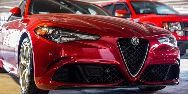 Estes Supercarros estão parqueados num estacionamento publico! 41