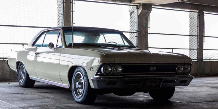 Estes Supercarros estão parqueados num estacionamento publico! 37