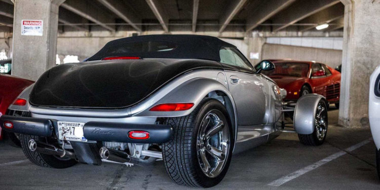 Estes Supercarros estão parqueados num estacionamento publico! 39