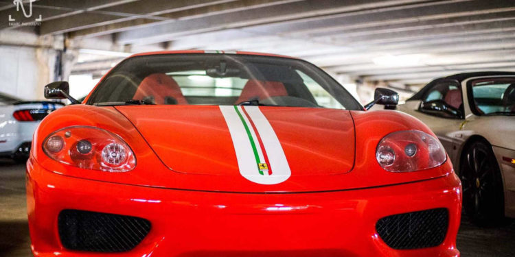 Estes Supercarros estão parqueados num estacionamento publico! 30