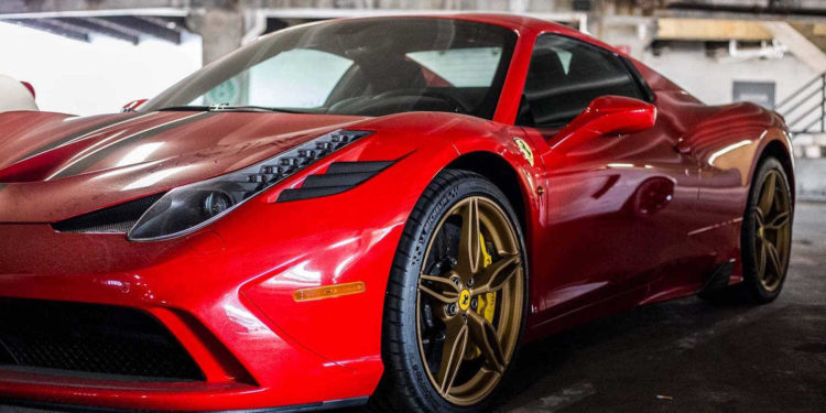 Estes Supercarros estão parqueados num estacionamento publico! 29