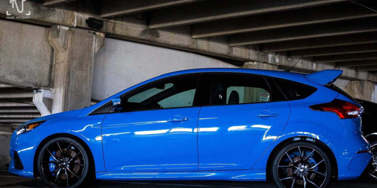 Estes Supercarros estão parqueados num estacionamento publico! 24