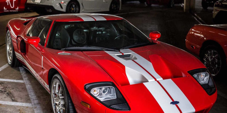 Estes Supercarros estão parqueados num estacionamento publico! 25