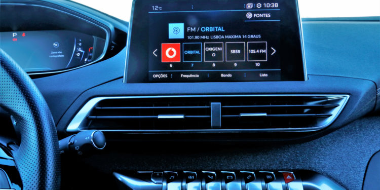 Peugeot 5008 1.6 HDI GT Line: Espaço Hi-Tech! 45