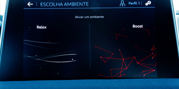 Peugeot 5008 1.6 HDI GT Line: Espaço Hi-Tech! 46
