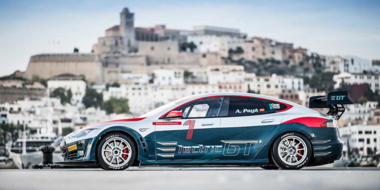 Tesla Model S recebe aprovação da FIA para provas! 14