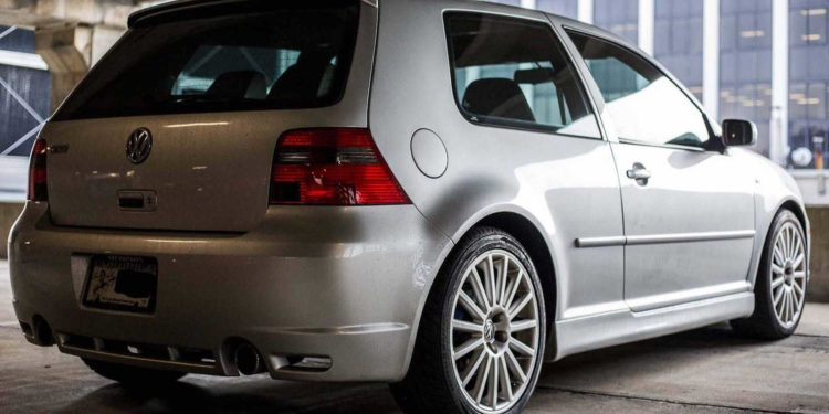 Estes Supercarros estão parqueados num estacionamento publico! 13