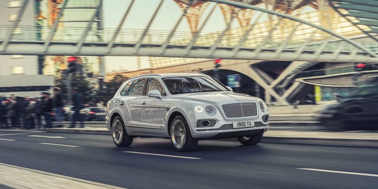 Este é o Bentley Bentayga Híbrido! 42