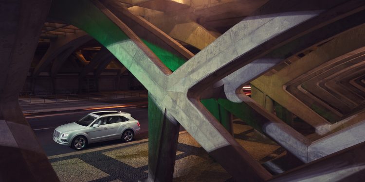 Este é o Bentley Bentayga Híbrido! 22