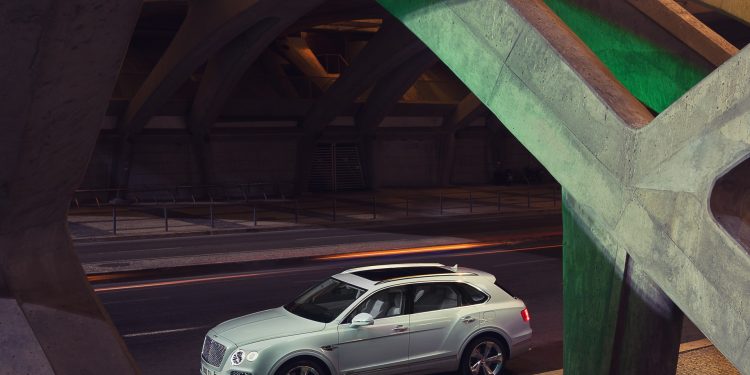 Este é o Bentley Bentayga Híbrido! 23
