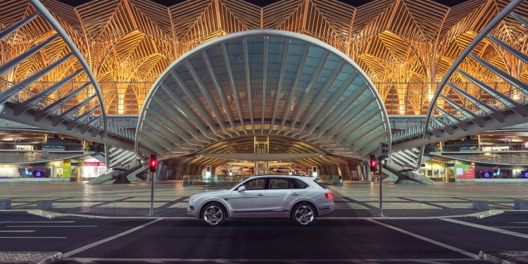 Este é o Bentley Bentayga Híbrido! 24