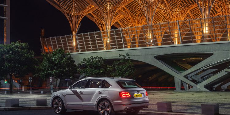 Este é o Bentley Bentayga Híbrido! 25