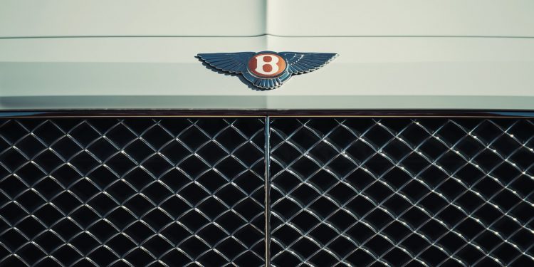 Este é o Bentley Bentayga Híbrido! 28