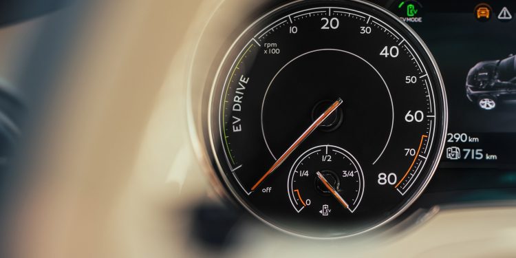 Este é o Bentley Bentayga Híbrido! 16