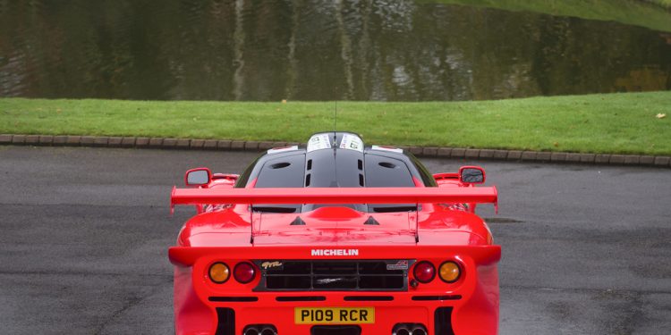 Este Mclaren F1 GTR é homologado para circular na via publica... E está à venda! 23