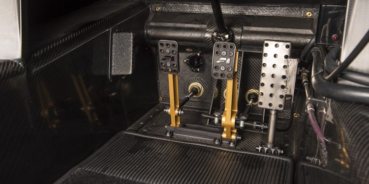 Este Mclaren F1 GTR é homologado para circular na via publica... E está à venda! 21