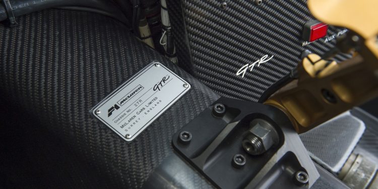 Este Mclaren F1 GTR é homologado para circular na via publica... E está à venda! 18