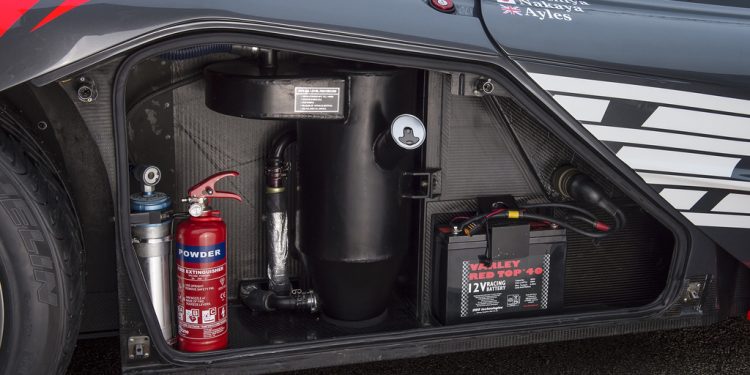 Este Mclaren F1 GTR é homologado para circular na via publica... E está à venda! 17