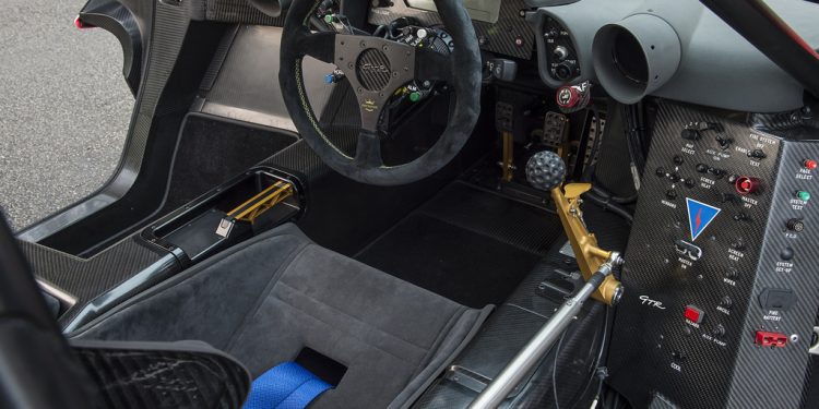 Este Mclaren F1 GTR é homologado para circular na via publica... E está à venda! 16